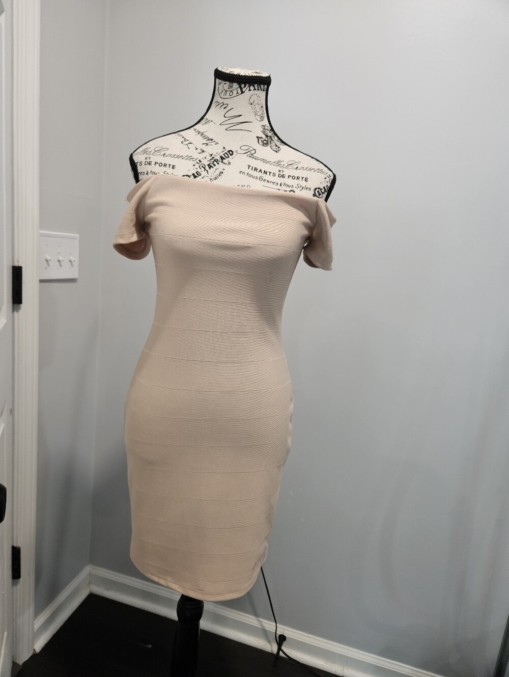 Forever 21 Off-Shoulder Bodycon Dress in Nude Light Beige Blush Xs-Small Petite